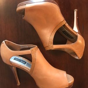 White House Black Market Tan Leather Heels